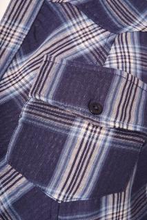 Blaue Karobluse